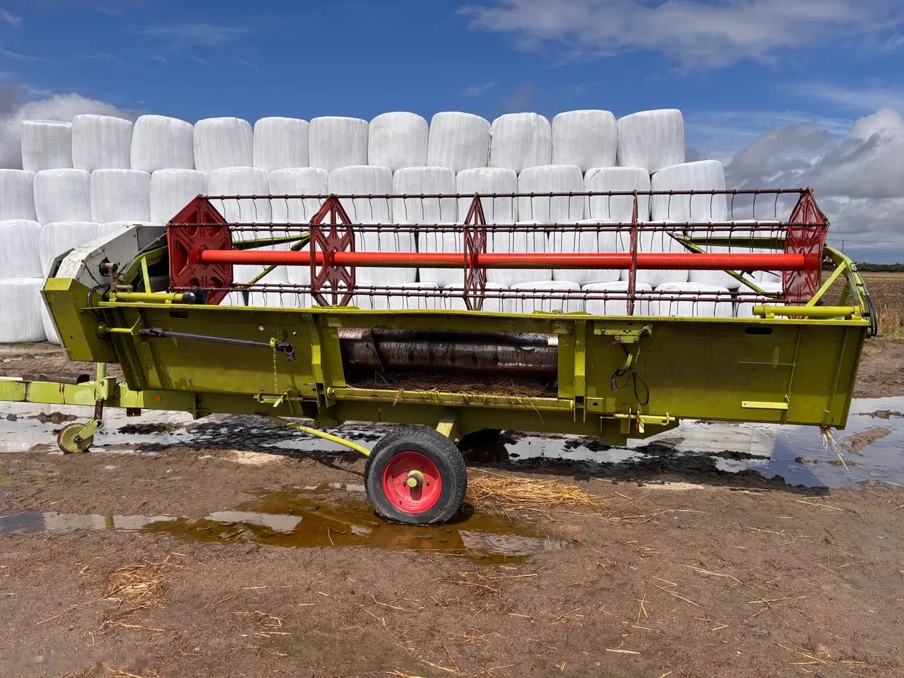 2002 Claas Medion 310 932, 2 904 mth, dovoz Skladom v EÚ — foto 16 z 21