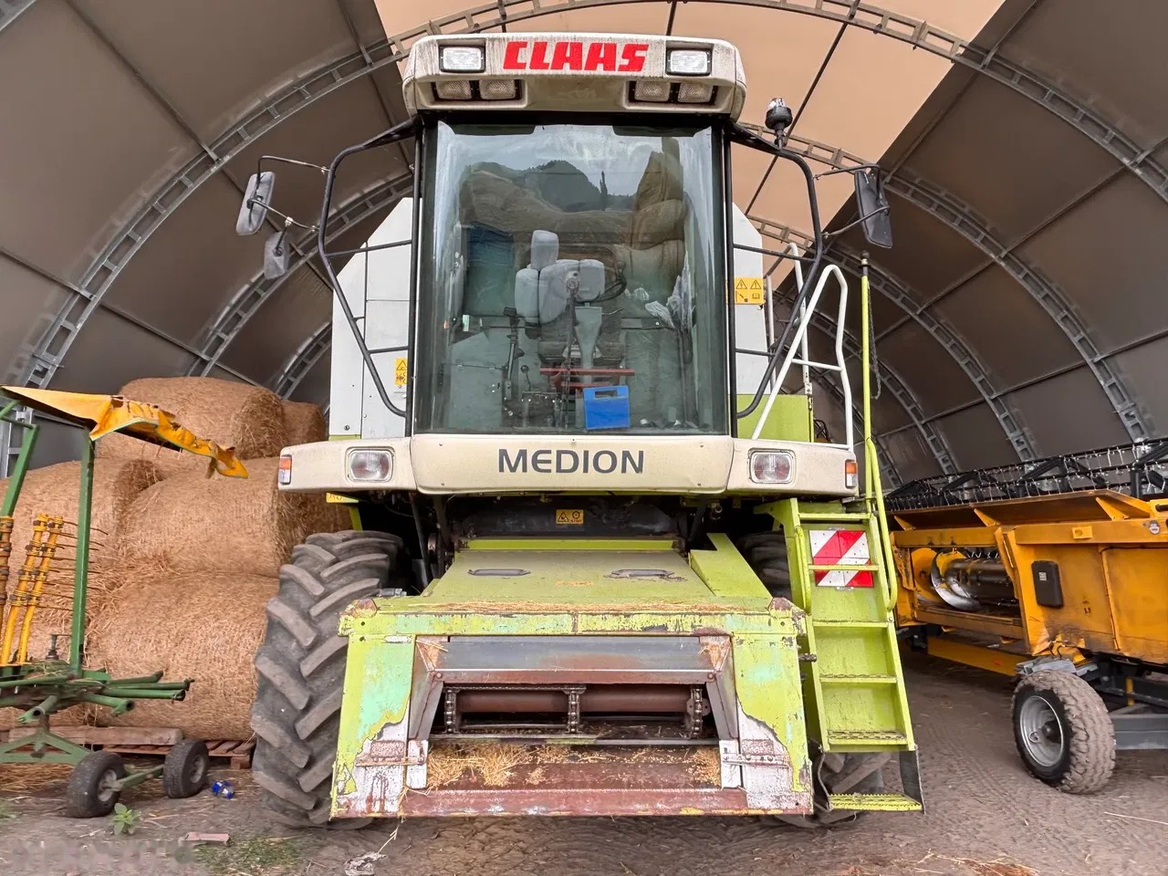 2002 Claas Medion 310 932, 2 904 mth, dovoz Skladom v EÚ — foto 2 z 21
