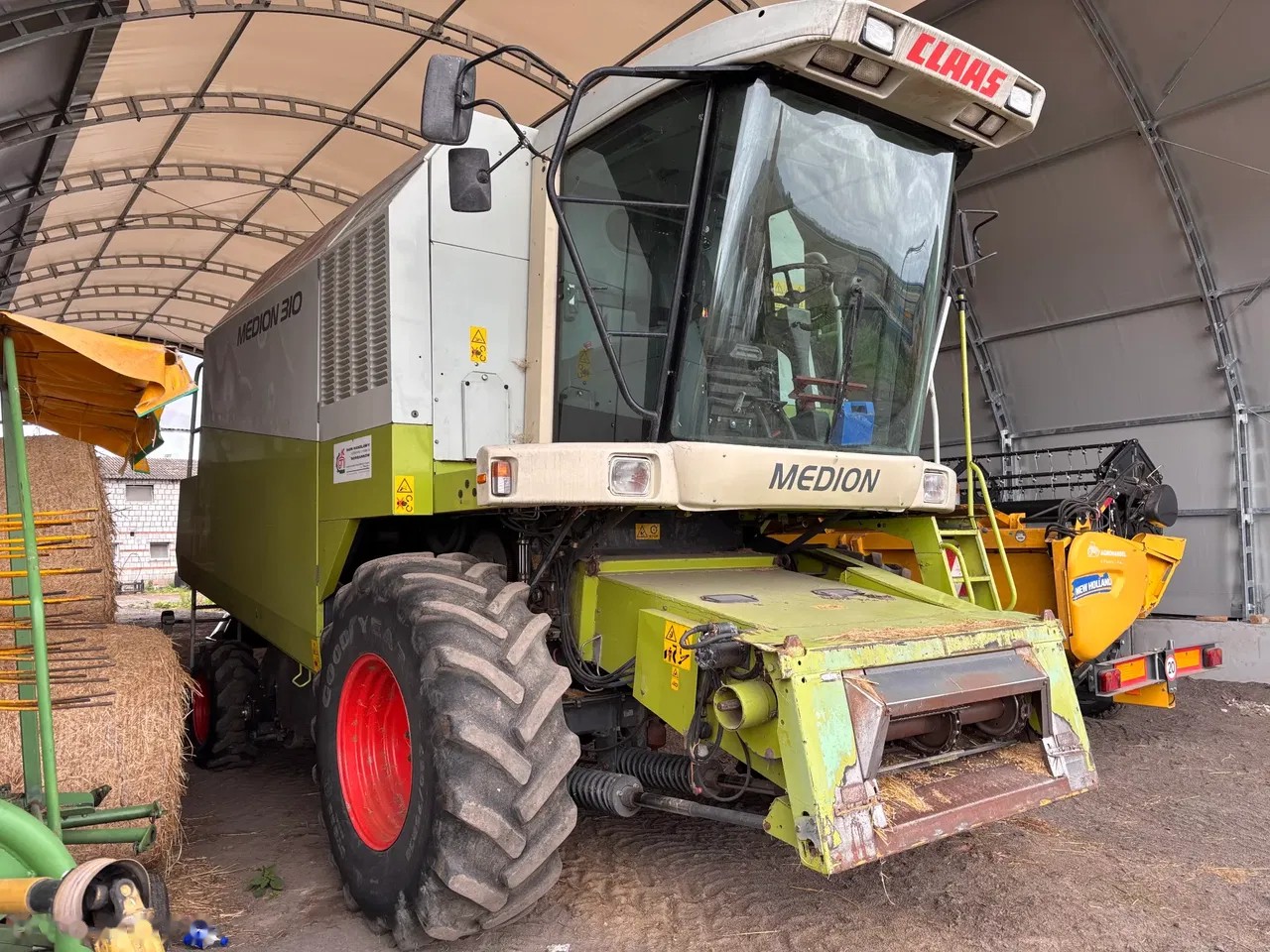 2002 Claas Medion 310 932, 2 904 mth, dovoz Skladom v EÚ — foto 3 z 21