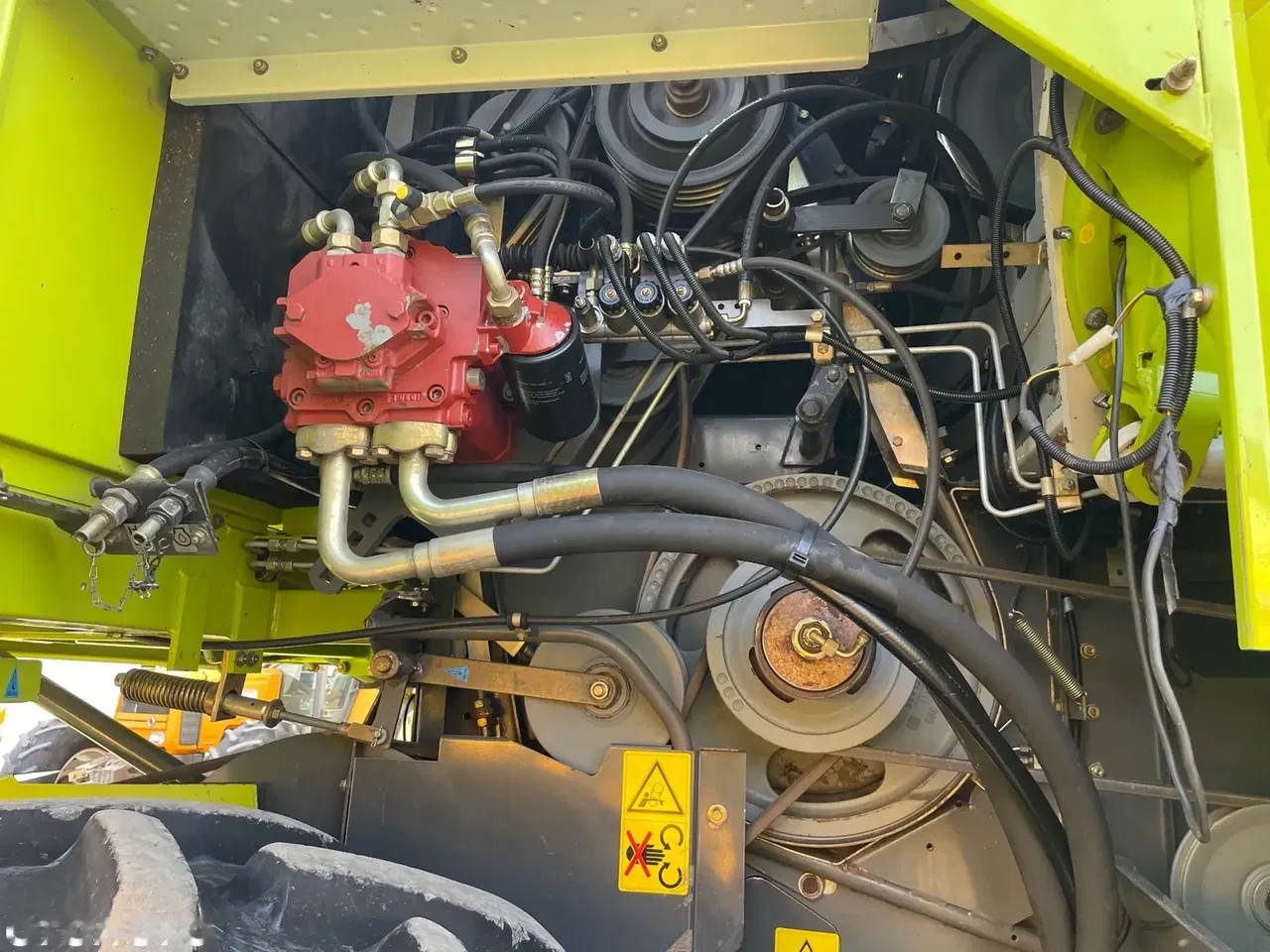 2001 Claas Medion 330, dovoz Skladom v EÚ — foto 10 z 21