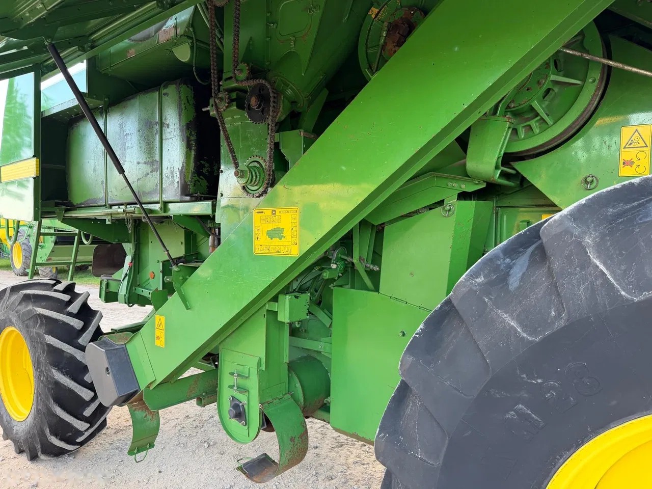 2001 John Deere 2256, dovoz Skladom v EÚ — foto 12 z 20