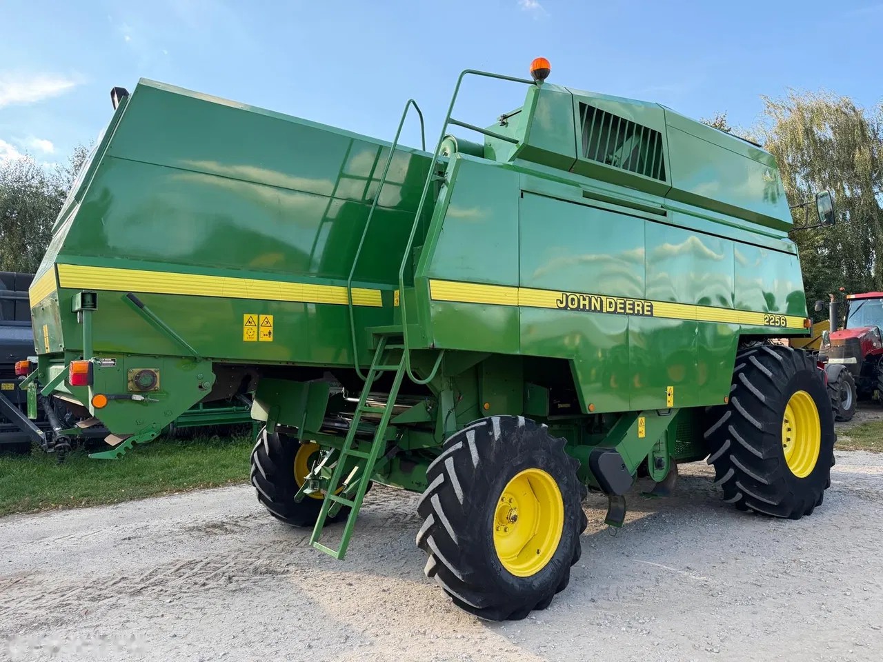 2001 John Deere 2256, dovoz Skladom v EÚ — foto 2 z 20