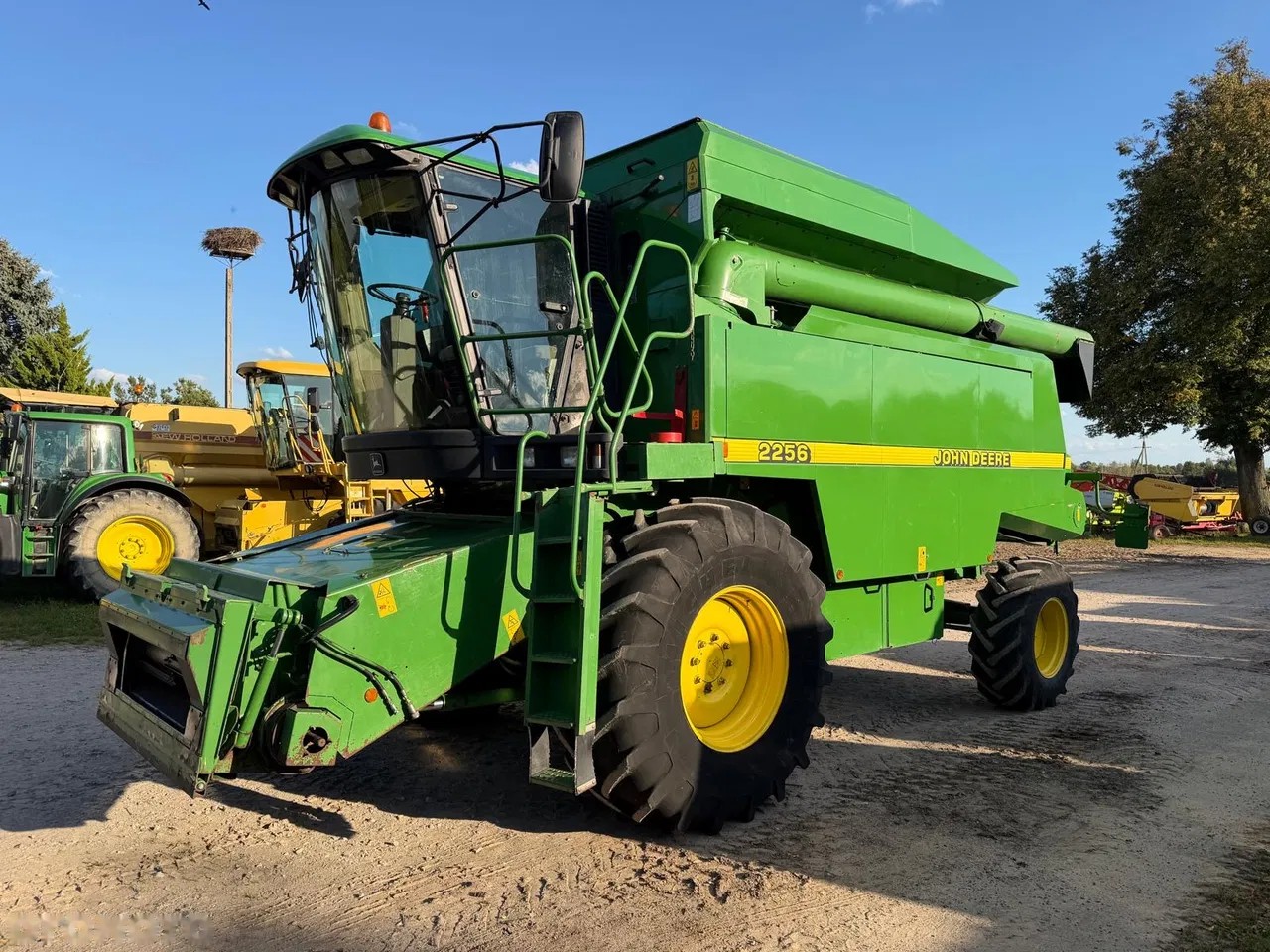 2001 John Deere 2256, dovoz Skladom v EÚ — foto 4 z 20