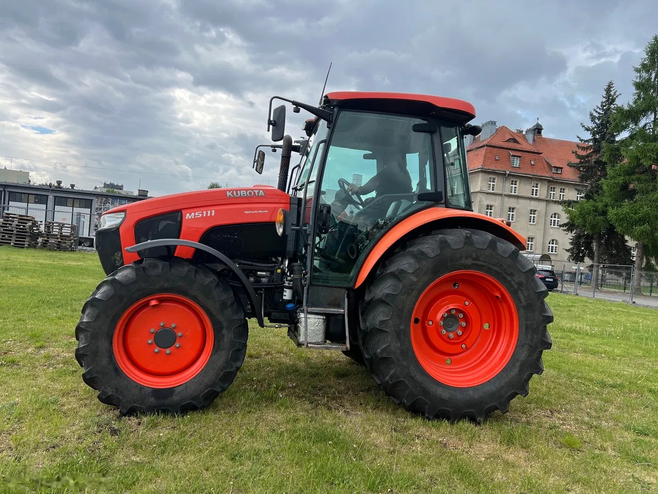 2017 Kubota M5001- 5111CAB, 3 700 mth, dovoz Skladom v EÚ — foto 4 z 24