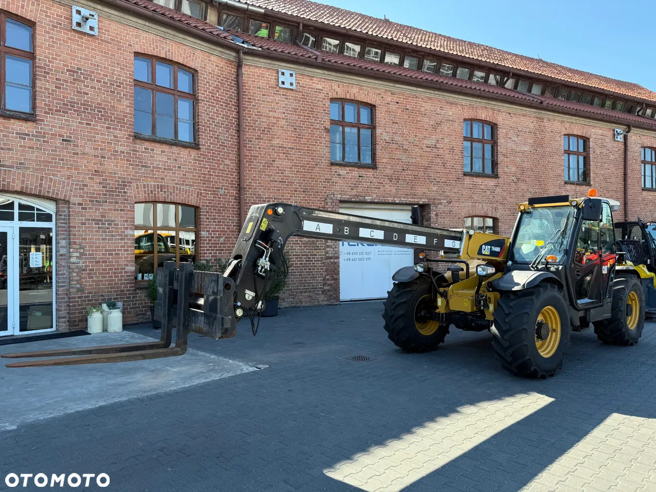 2018 Caterpillar TH 408 D, 4 960 mth, dovoz Skladom v EÚ — foto 9 z 24