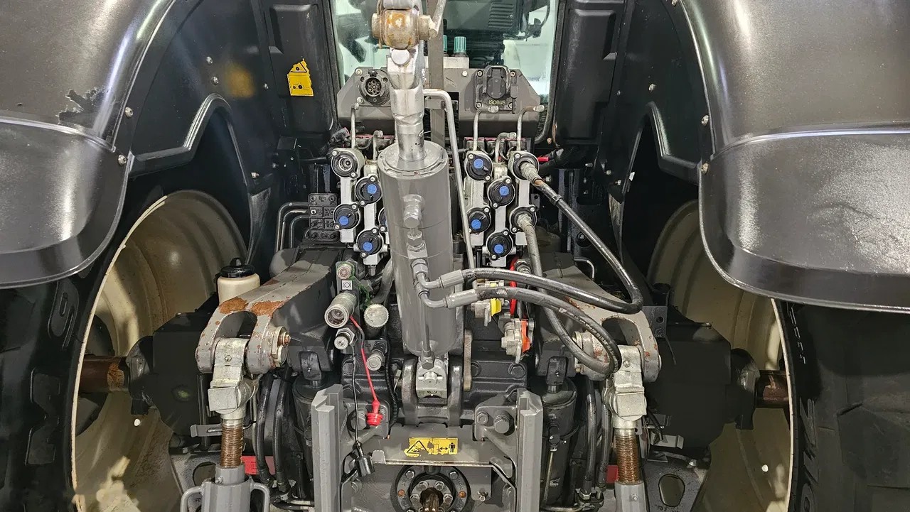 2015 Valtra, 5 500 mth, dovoz Skladom v EÚ — foto 10 z 13