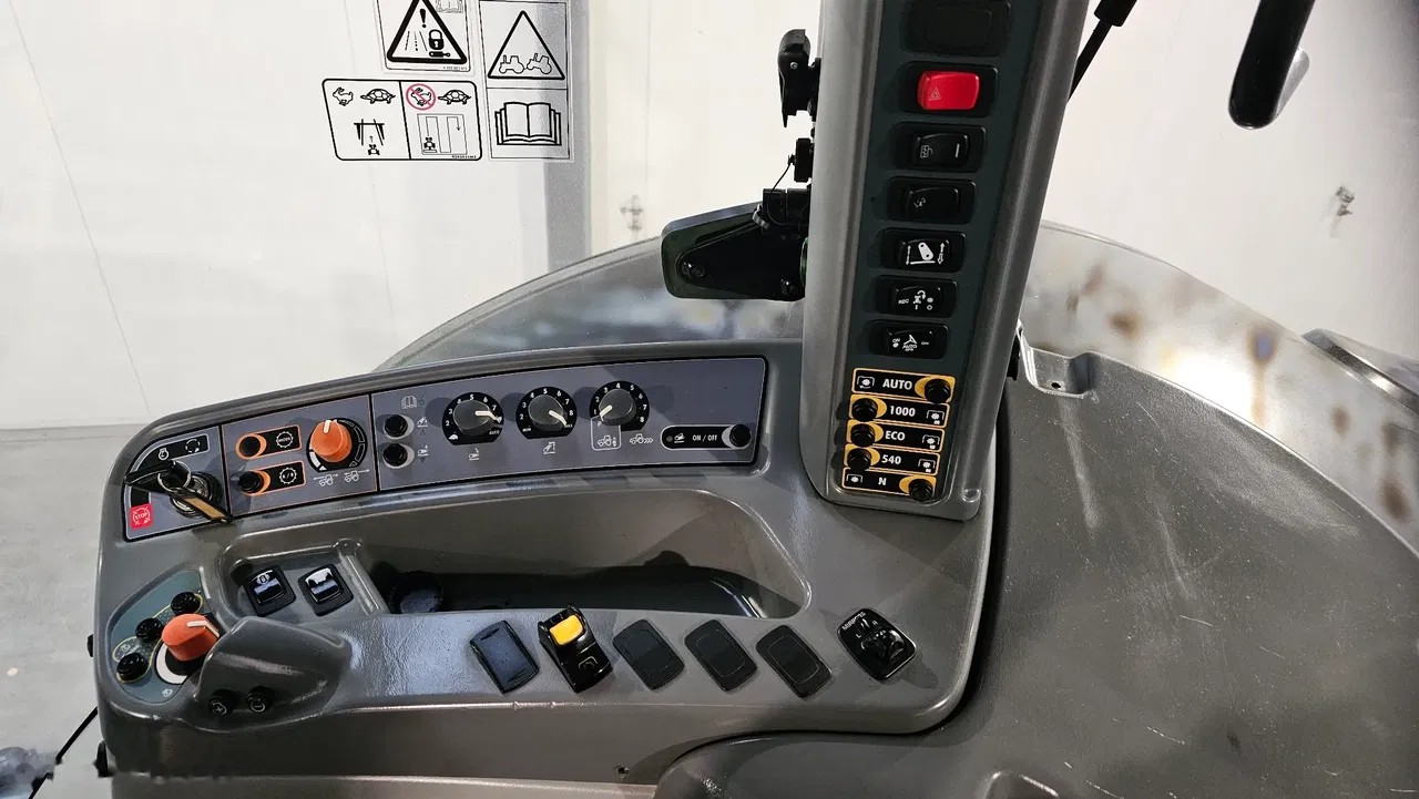 2015 Valtra, 5 500 mth, dovoz Skladom v EÚ — foto 12 z 13