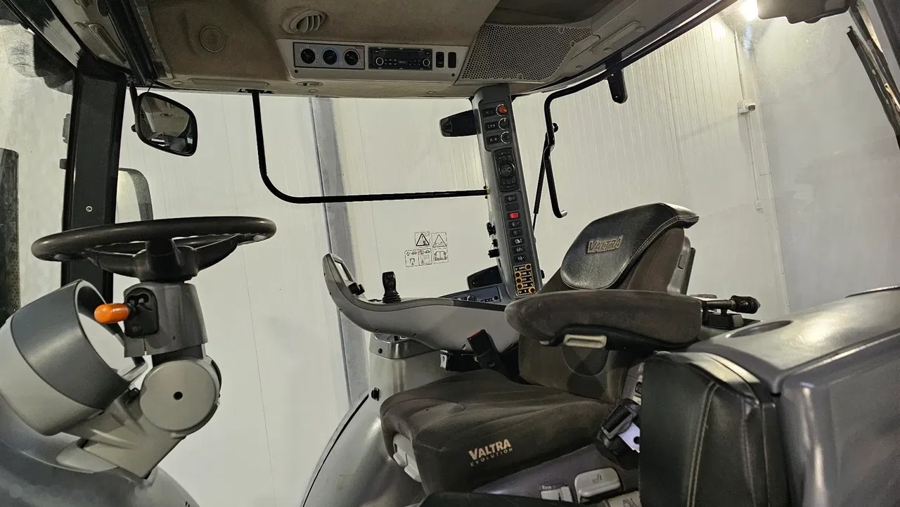 2015 Valtra, 5 500 mth, dovoz Skladom v EÚ — foto 4 z 13