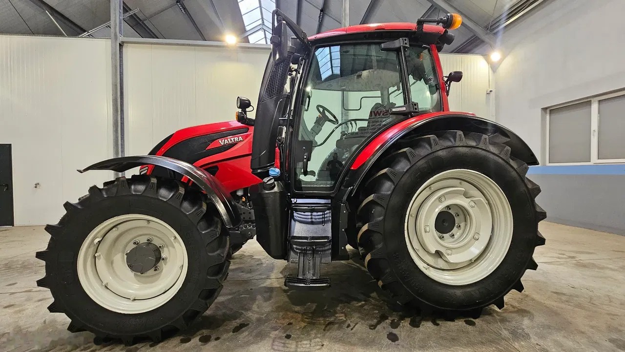2017 Valtra, 5 500 mth, dovoz Skladom v EÚ — foto 13 z 15