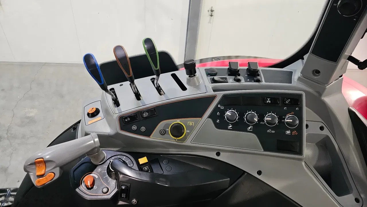 2017 Valtra, 5 500 mth, dovoz Skladom v EÚ — foto 4 z 15