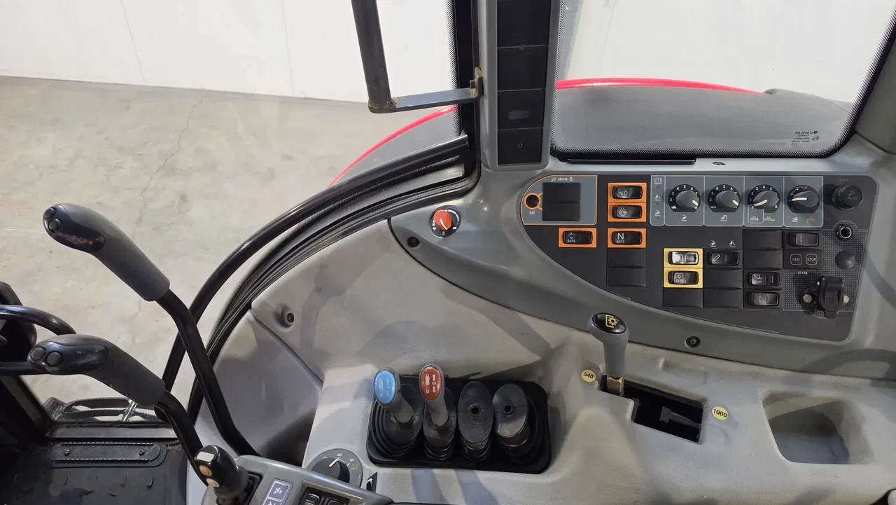 2013 Valtra, 7 500 mth, dovoz Skladom v EÚ — foto 10 z 14