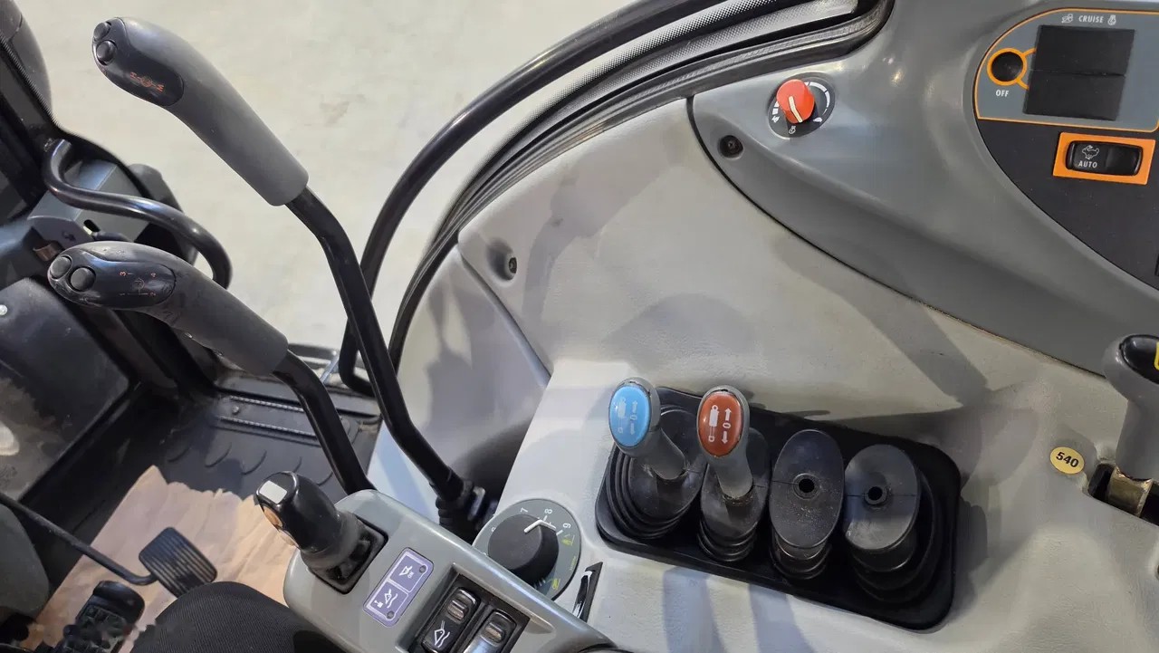2013 Valtra, 7 500 mth, dovoz Skladom v EÚ — foto 13 z 14