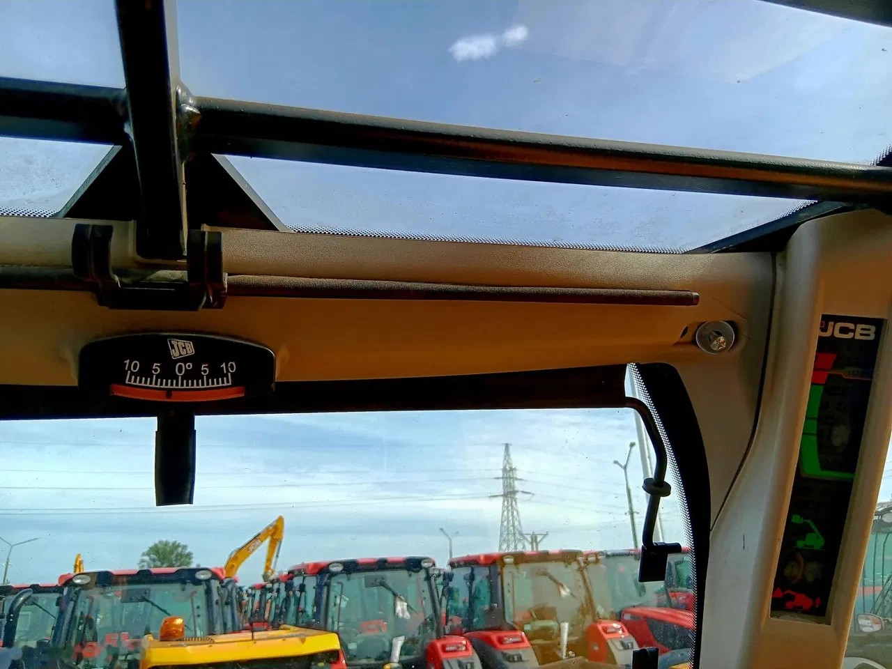 2022 JCB 531-70, 1 586 mth, dovoz Skladom v EÚ — foto 9 z 16