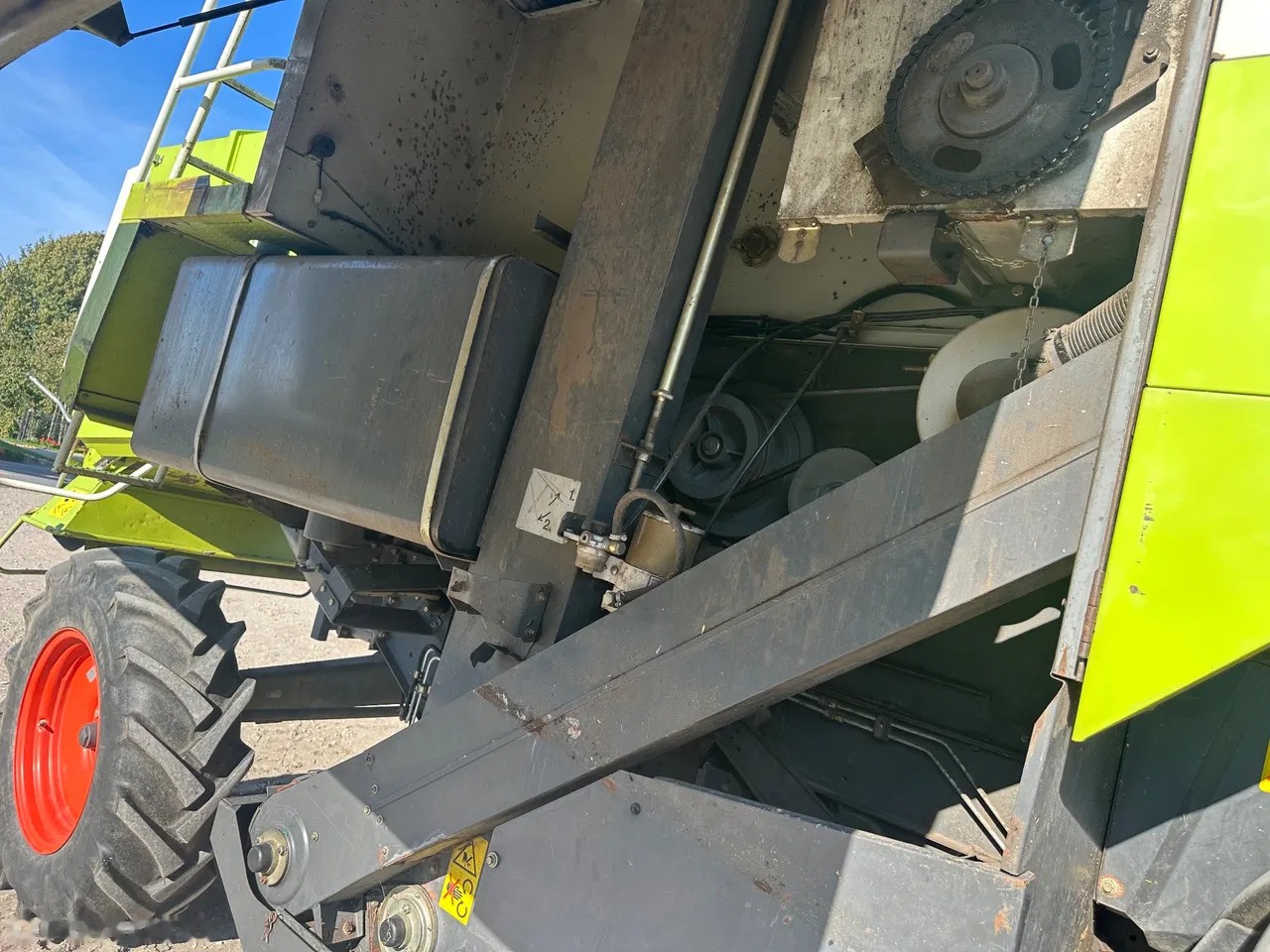 2002 Claas Medion 310, 3 700 mth, dovoz Skladom v EÚ — foto 12 z 15