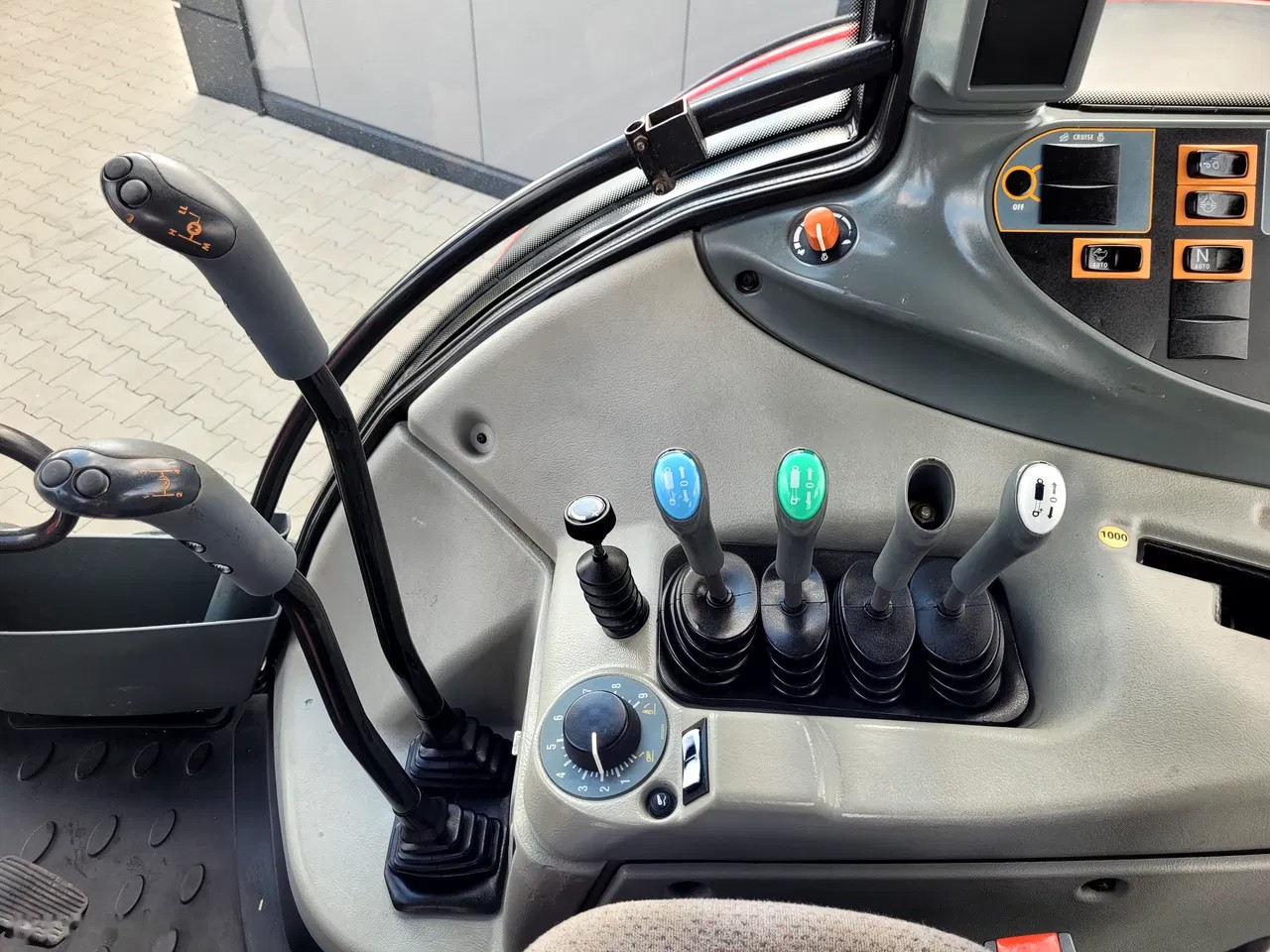 2014 Valtra T 173 HI-TECH, 7 810 mth, dovoz Skladom v EÚ — foto 16 z 24