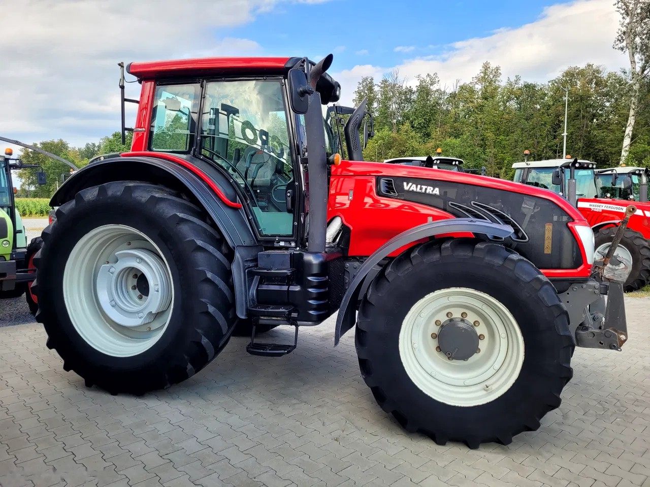 2014 Valtra T 173 HI-TECH, 7 810 mth, dovoz Skladom v EÚ — foto 5 z 24