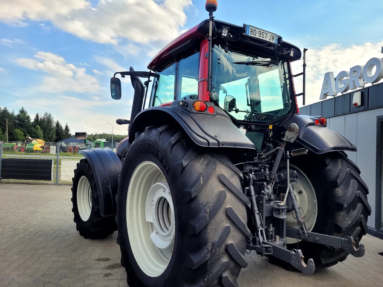 2014 Valtra T 173 HI-TECH, 7 810 mth, dovoz Skladom v EÚ — foto 8 z 24