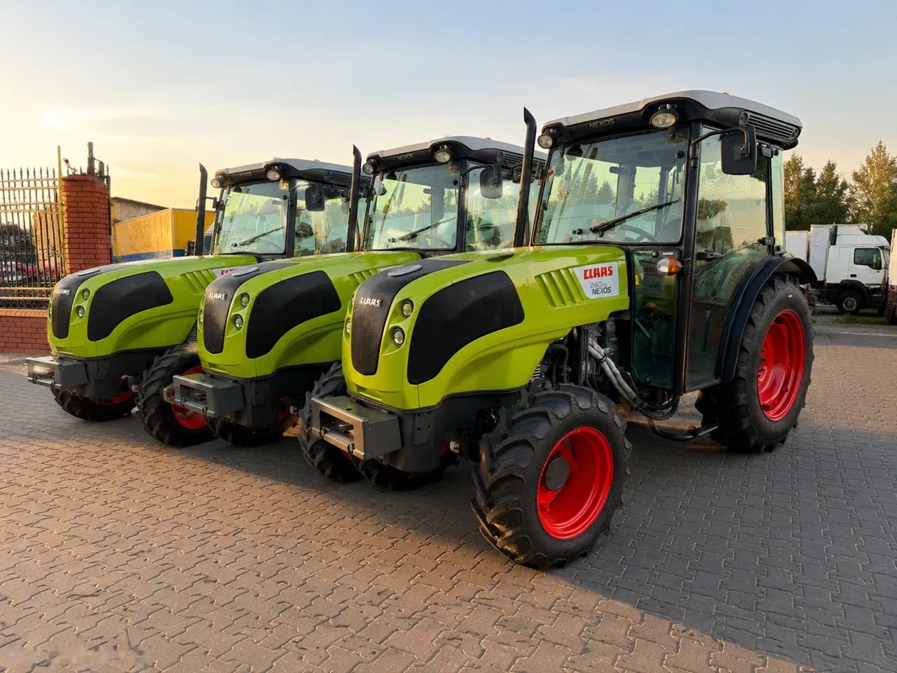 2014 Claas NEXOS, 3 647 mth, dovoz Skladom v EÚ — foto 2 z 11