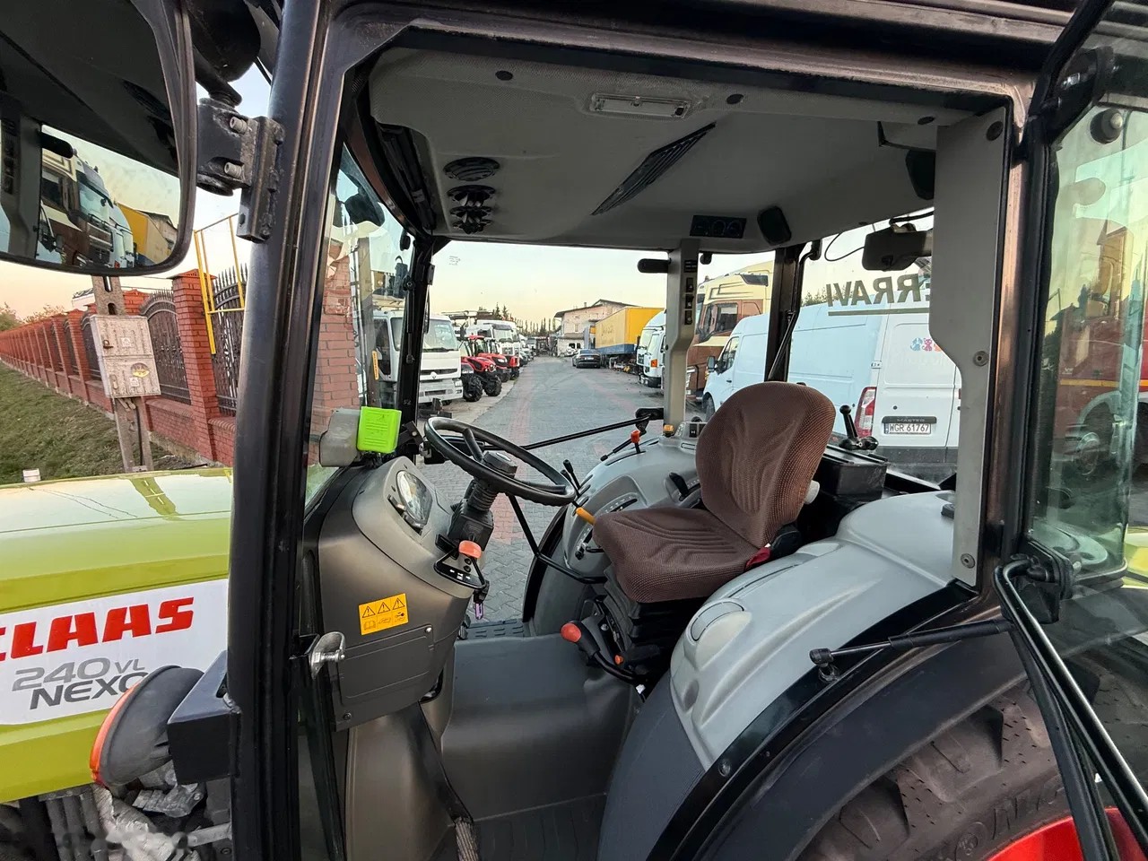 2014 Claas NEXOS, 3 647 mth, dovoz Skladom v EÚ — foto 9 z 11