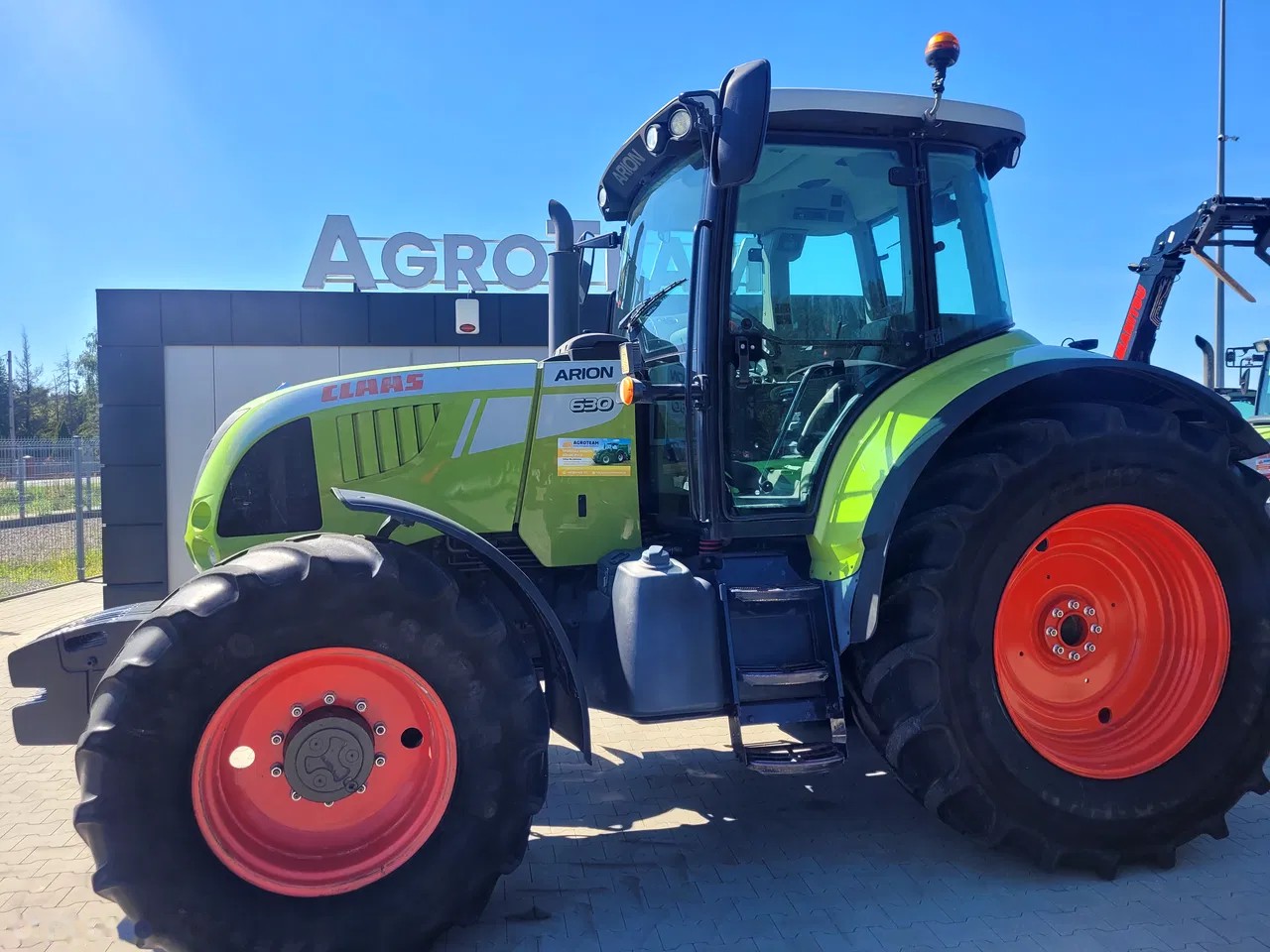 2009 Claas ARION 630 CIS, 10 060 mth, dovoz Skladom v EÚ — foto 8 z 24