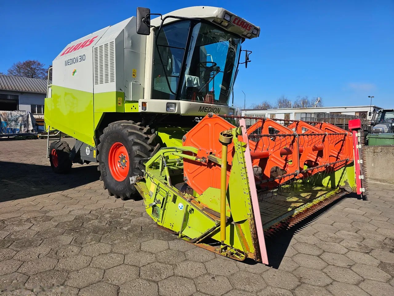 2002 Claas Medion 310, 2 734 mth, dovoz Skladom v EÚ — foto 1 | AMECAR 2002 Claas Medion 310, 2 734 mth, dovoz Skladom v EÚ — foto 1