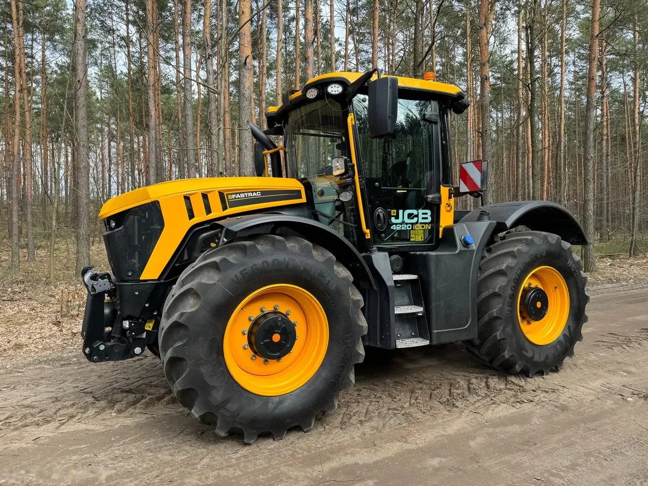 2022 JCB FASTRAC, dovoz Skladom v EÚ — foto 2 z 24