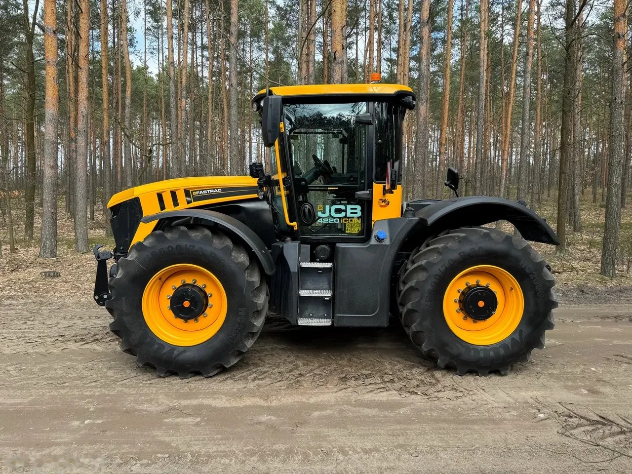 2022 JCB FASTRAC, dovoz Skladom v EÚ — foto 3 z 24