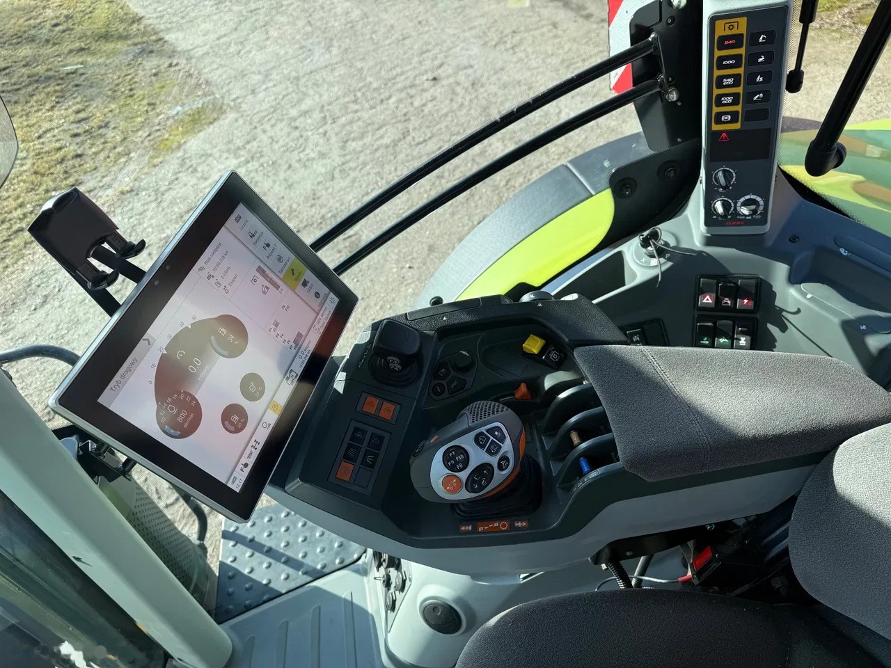 2023 Claas Arion 630, 1 446 mth, dovoz Skladom v EÚ — foto 6 z 9