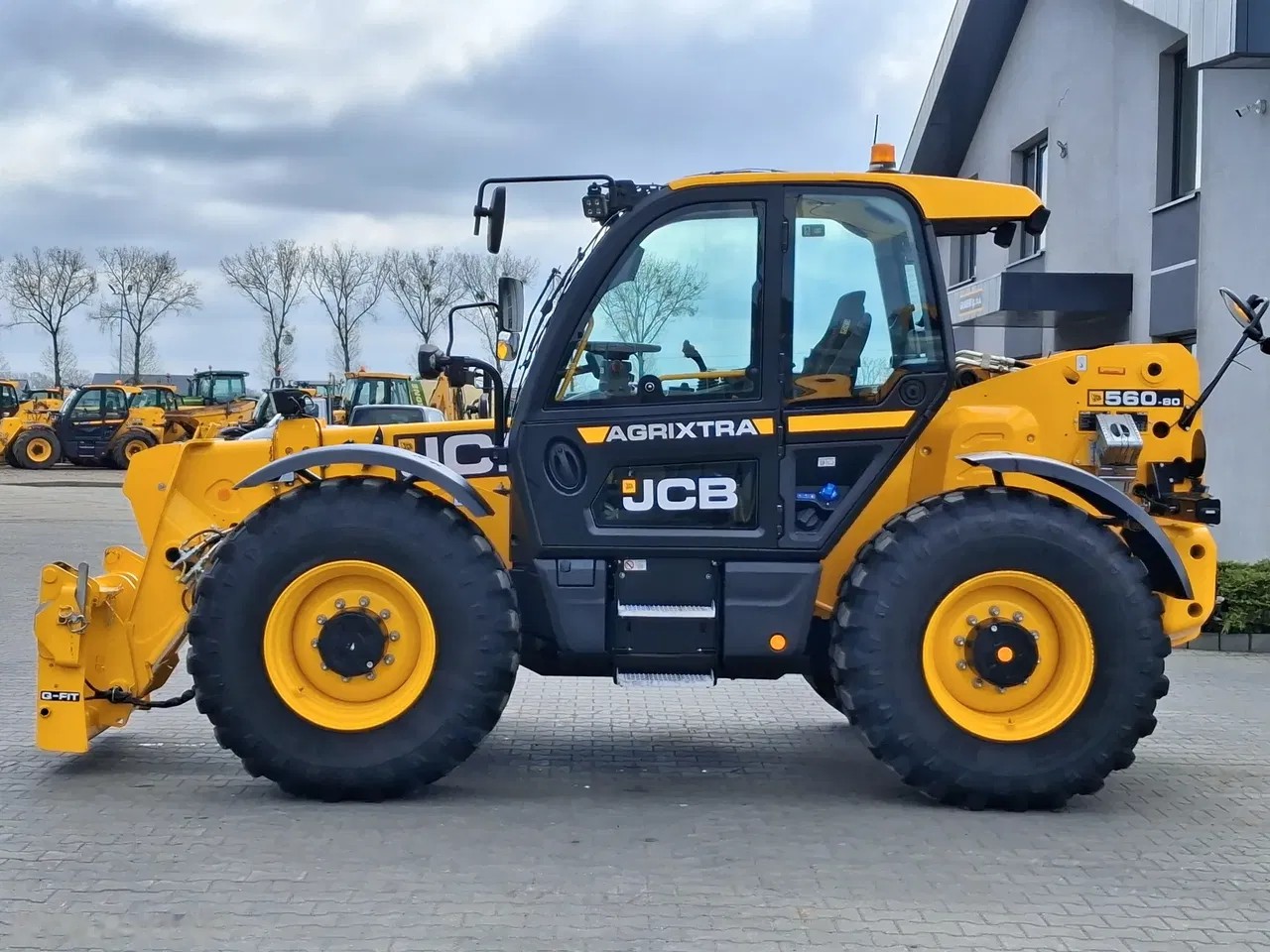 2025 JCB 560-80, 359 mth, dovoz Skladom v EÚ — foto 2 z 14