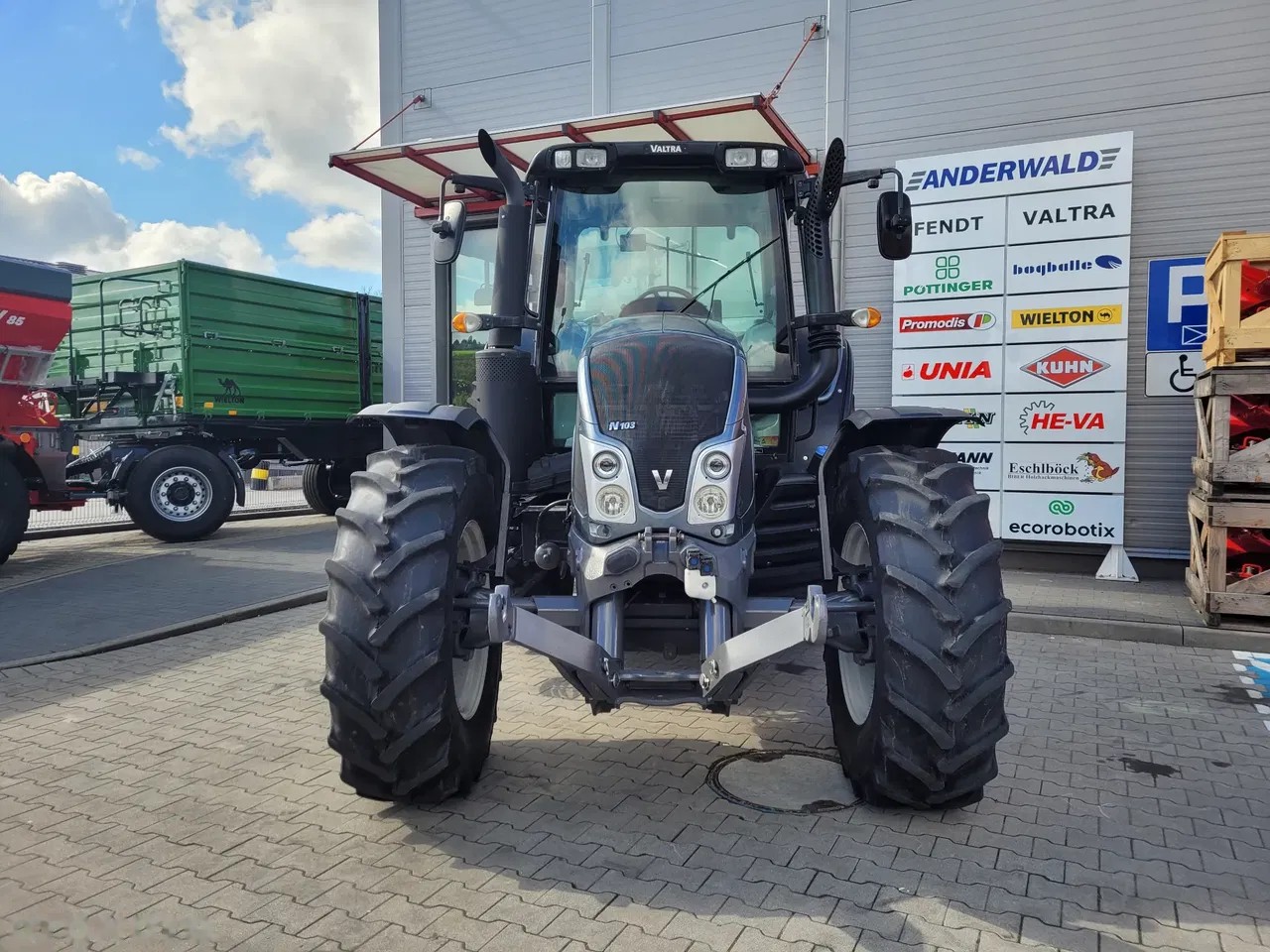 2014 Valtra N103.4, 3 500 mth, dovoz Skladom v EÚ — foto 10 z 18