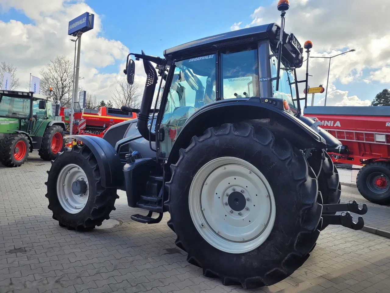 2014 Valtra N103.4, 3 500 mth, dovoz Skladom v EÚ — foto 8 z 18
