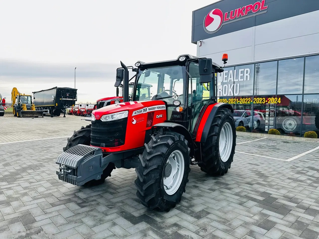2026 Massey Ferguson 4708M, dovoz Skladom v EÚ — foto 3 z 13