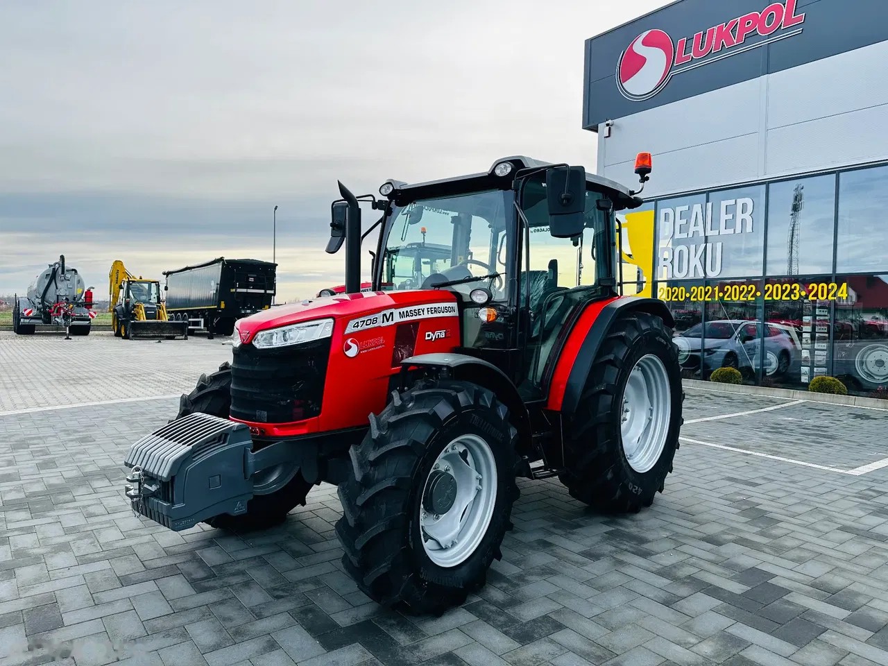 2026 Massey Ferguson 4708M, dovoz Skladom v EÚ — foto 9 z 13