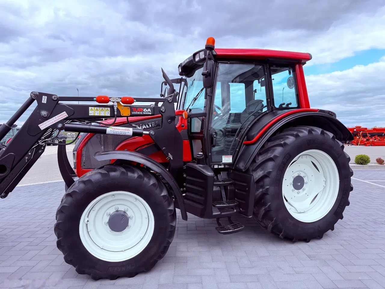 2013 Valtra, 4 100 mth, dovoz Skladom v EÚ — foto 8 z 12