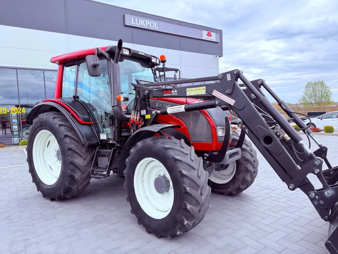 2013 Valtra, 4 100 mth, dovoz Skladom v EÚ — foto 9 z 12