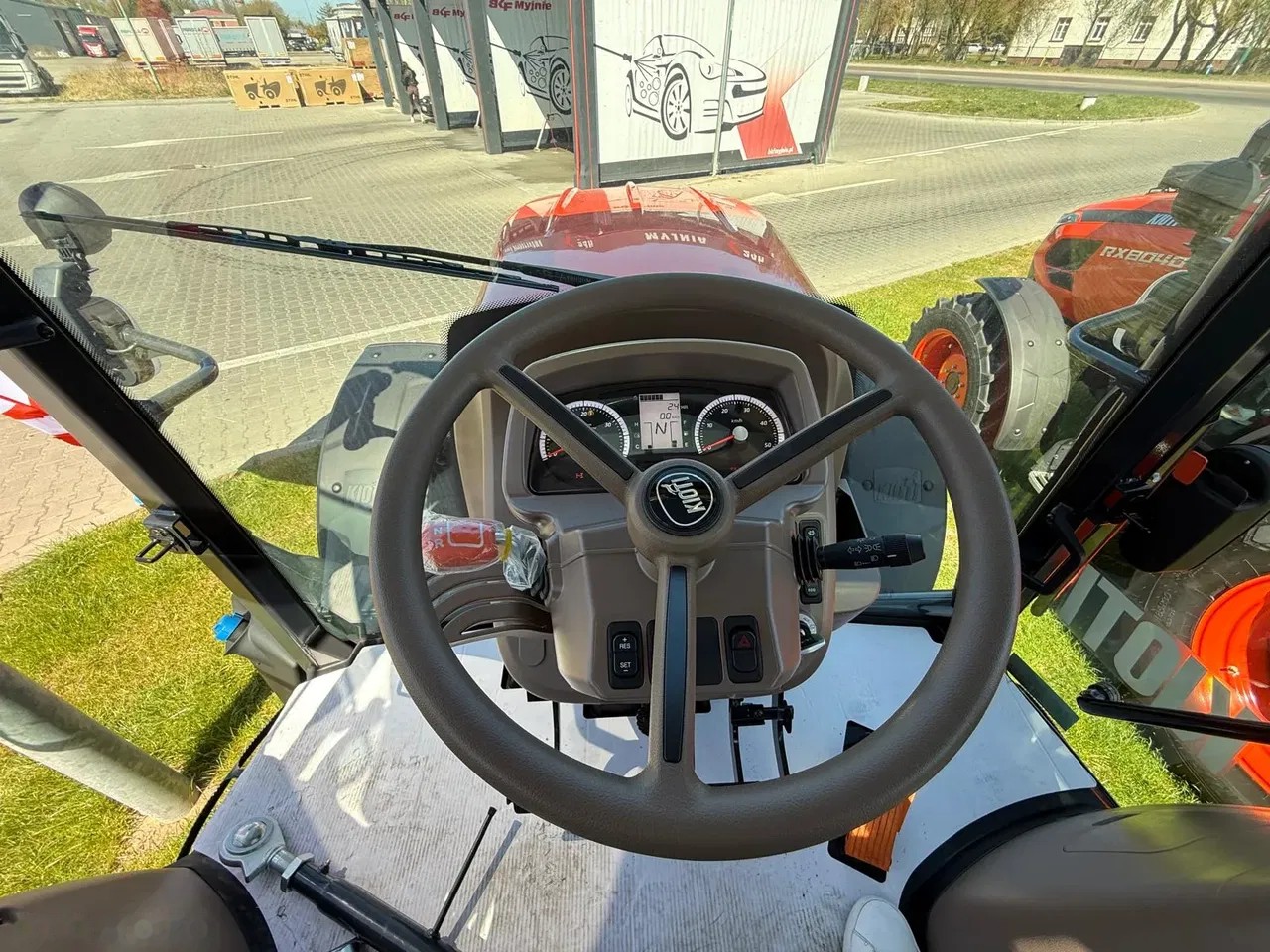 2026 Kioti HX9010, dovoz Skladom v EÚ — foto 14 z 22