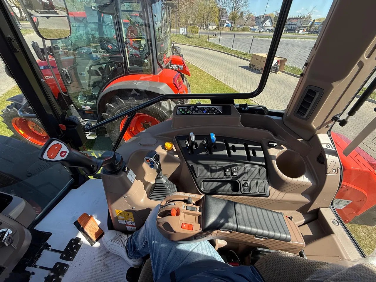 2026 Kioti HX9010, dovoz Skladom v EÚ — foto 15 z 22