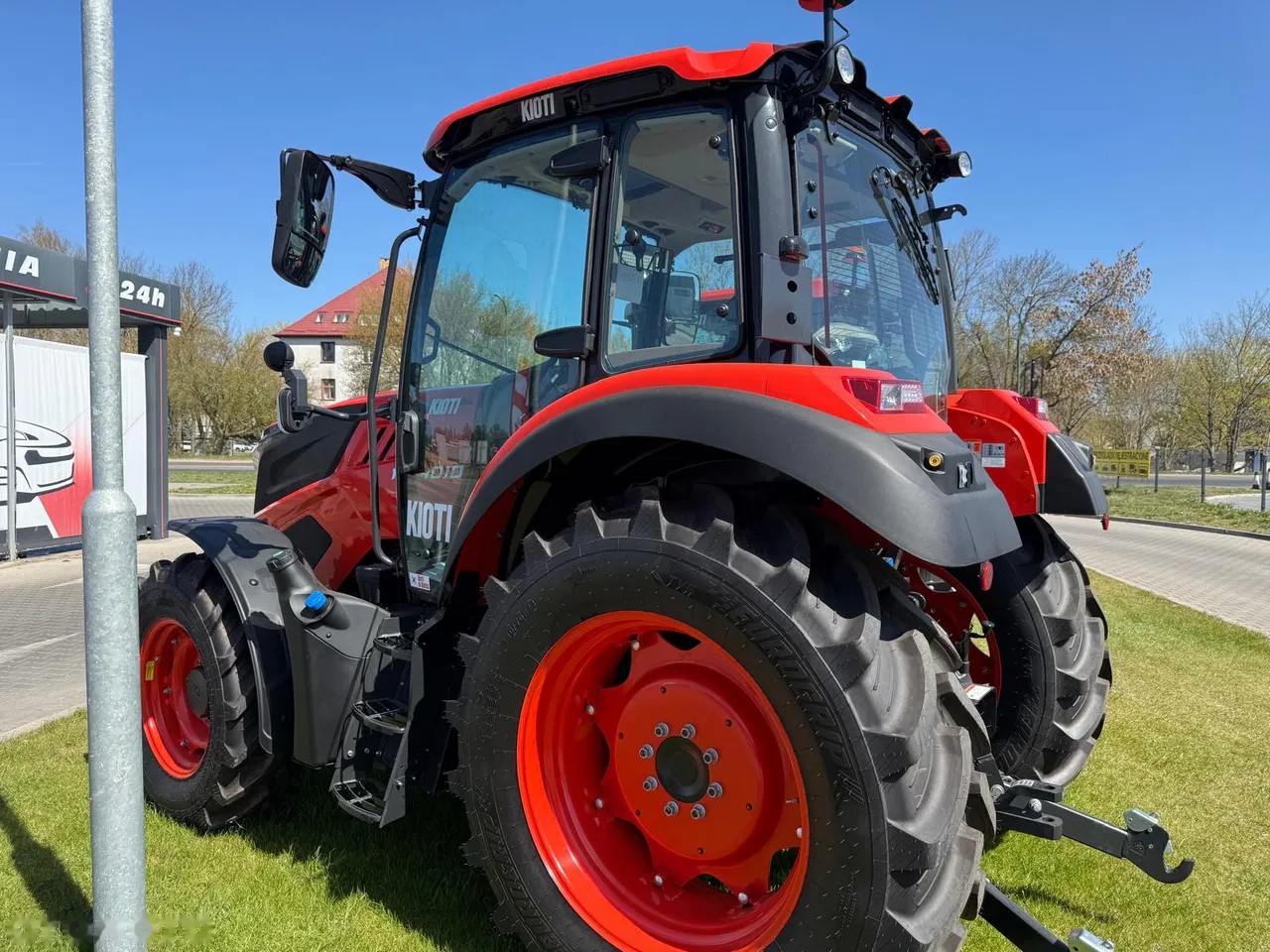 2026 Kioti HX9010, dovoz Skladom v EÚ — foto 9 z 22