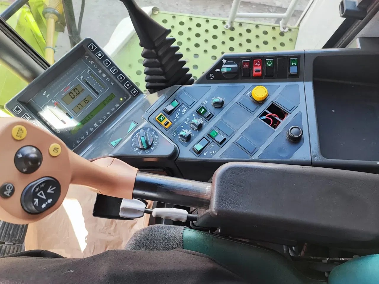 2002 Claas LEXION, 3 600 mth, dovoz Skladom v EÚ — foto 4 z 21