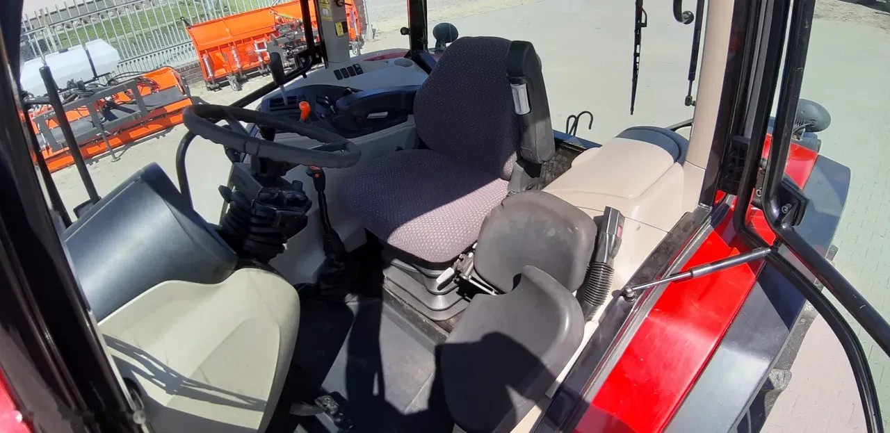 2017 Massey Ferguson 5710, 5 056 mth, dovoz Skladom v EÚ — foto 13 z 16