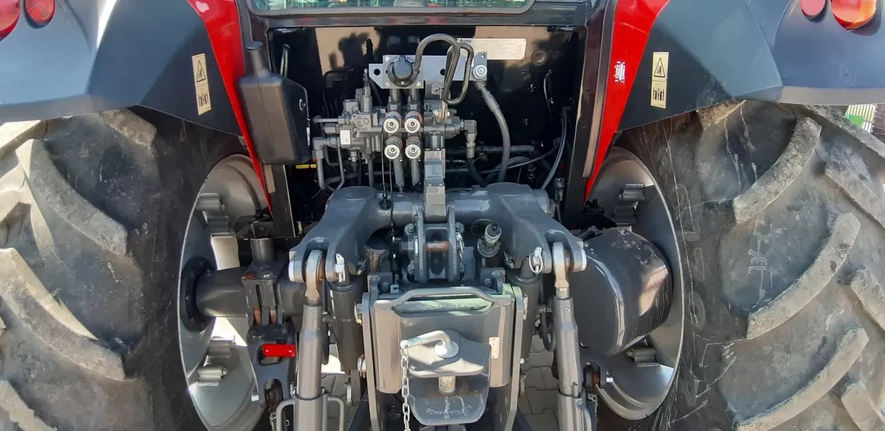 2017 Massey Ferguson 5710, 5 056 mth, dovoz Skladom v EÚ — foto 6 z 16