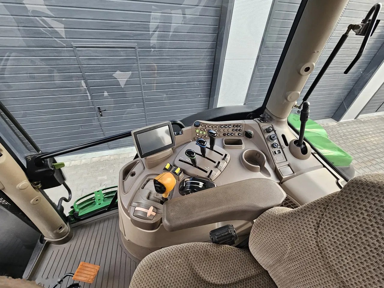 2014 John Deere 6210R, 8 752 mth, dovoz Skladom v EÚ — foto 11 z 11