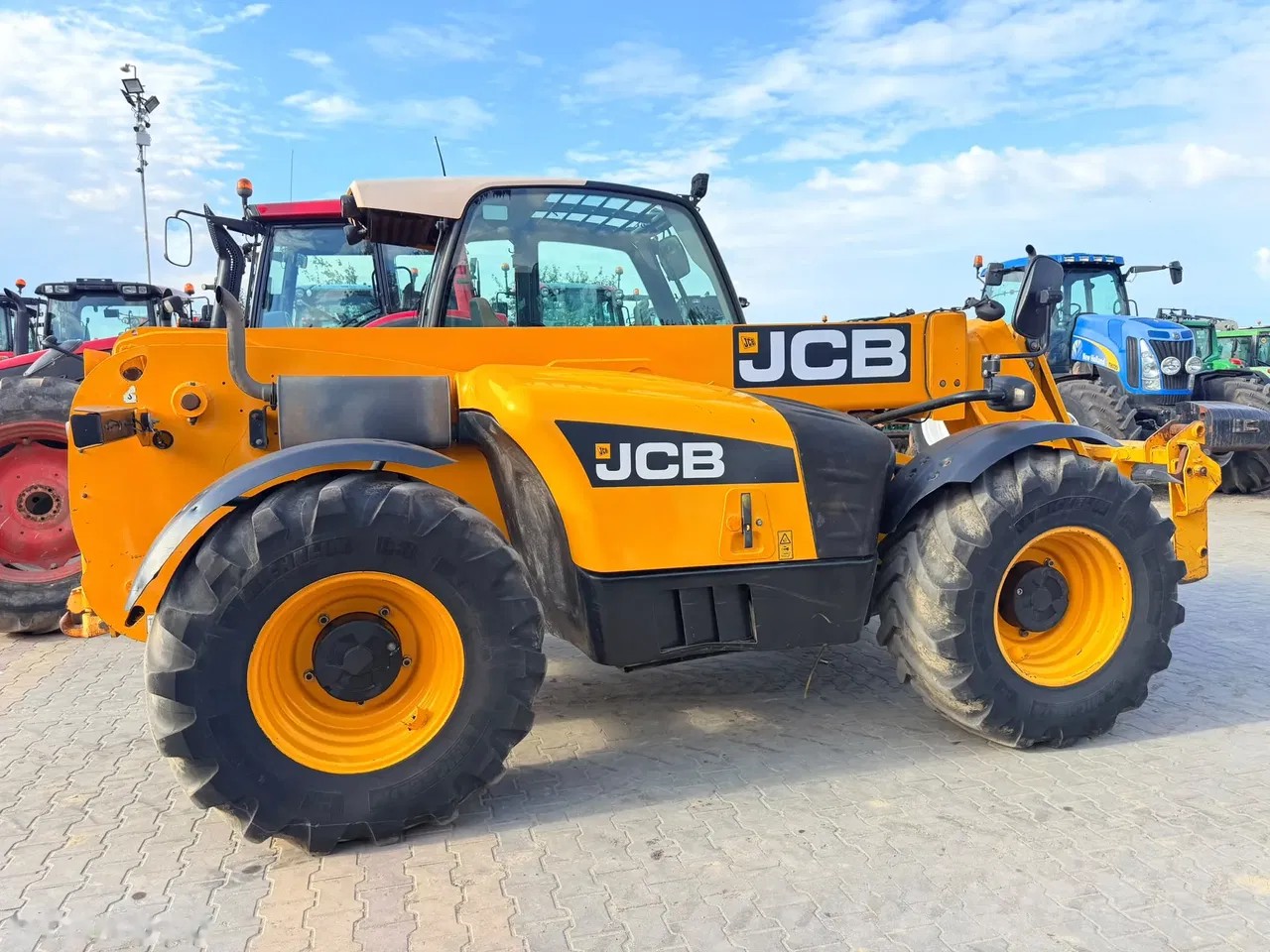 2012 JCB 541-70 AGRI SUPER, 9 447 mth, dovoz Skladom v EÚ — foto 2 z 23