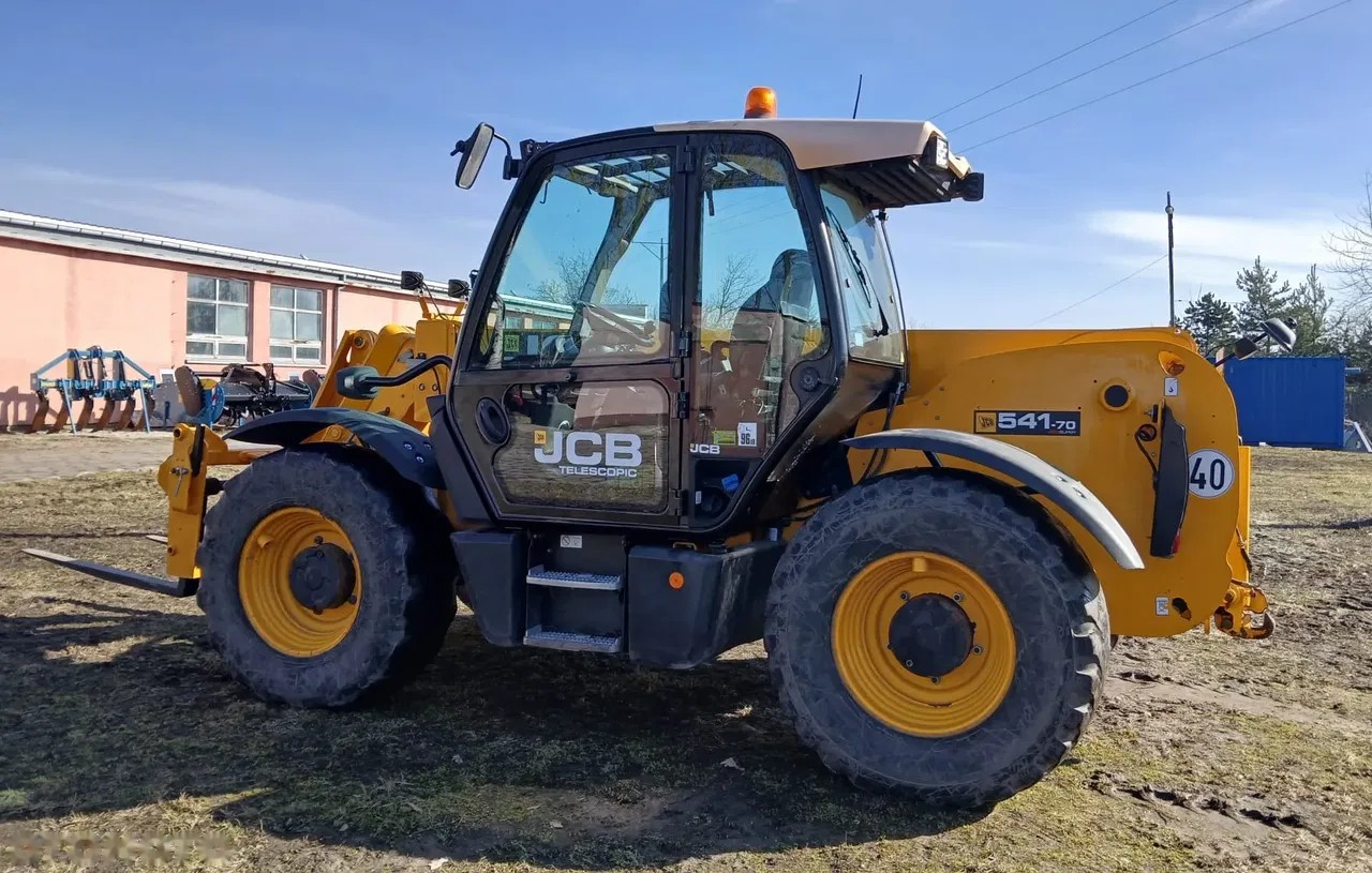 2015 JCB 541-70, 7 394 mth, dovoz Skladom v EÚ — foto 1 z 14 2015 JCB 541-70, 7 394 mth, dovoz Skladom v EÚ — foto 1 z 14