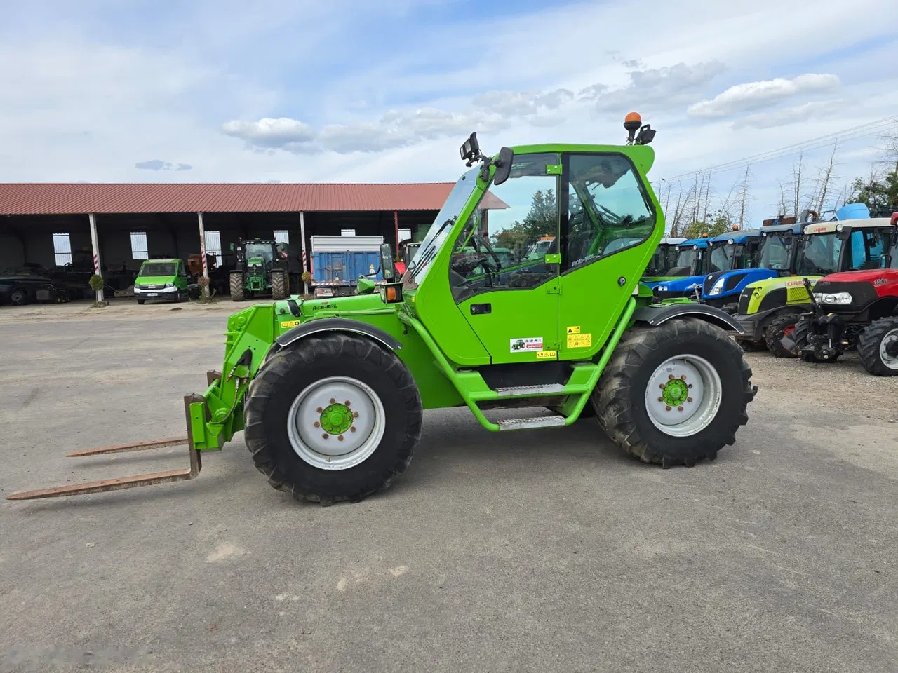 2004 Merlo MULTIFARMER 30.6, 7 400 mth, dovoz Skladom v EÚ — foto 1 | AMECAR 2004 Merlo MULTIFARMER 30.6, 7 400 mth, dovoz Skladom v EÚ — foto 1