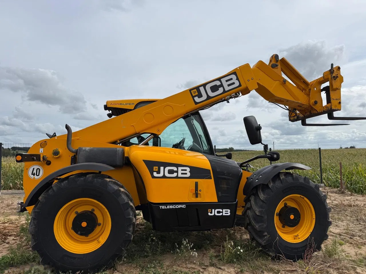 2011 JCB TELESKOPICKÝ, 6 800 mth, dovoz Skladom v EÚ — foto 1 | AMECAR 2011 JCB TELESKOPICKÝ, 6 800 mth, dovoz Skladom v EÚ — foto 1