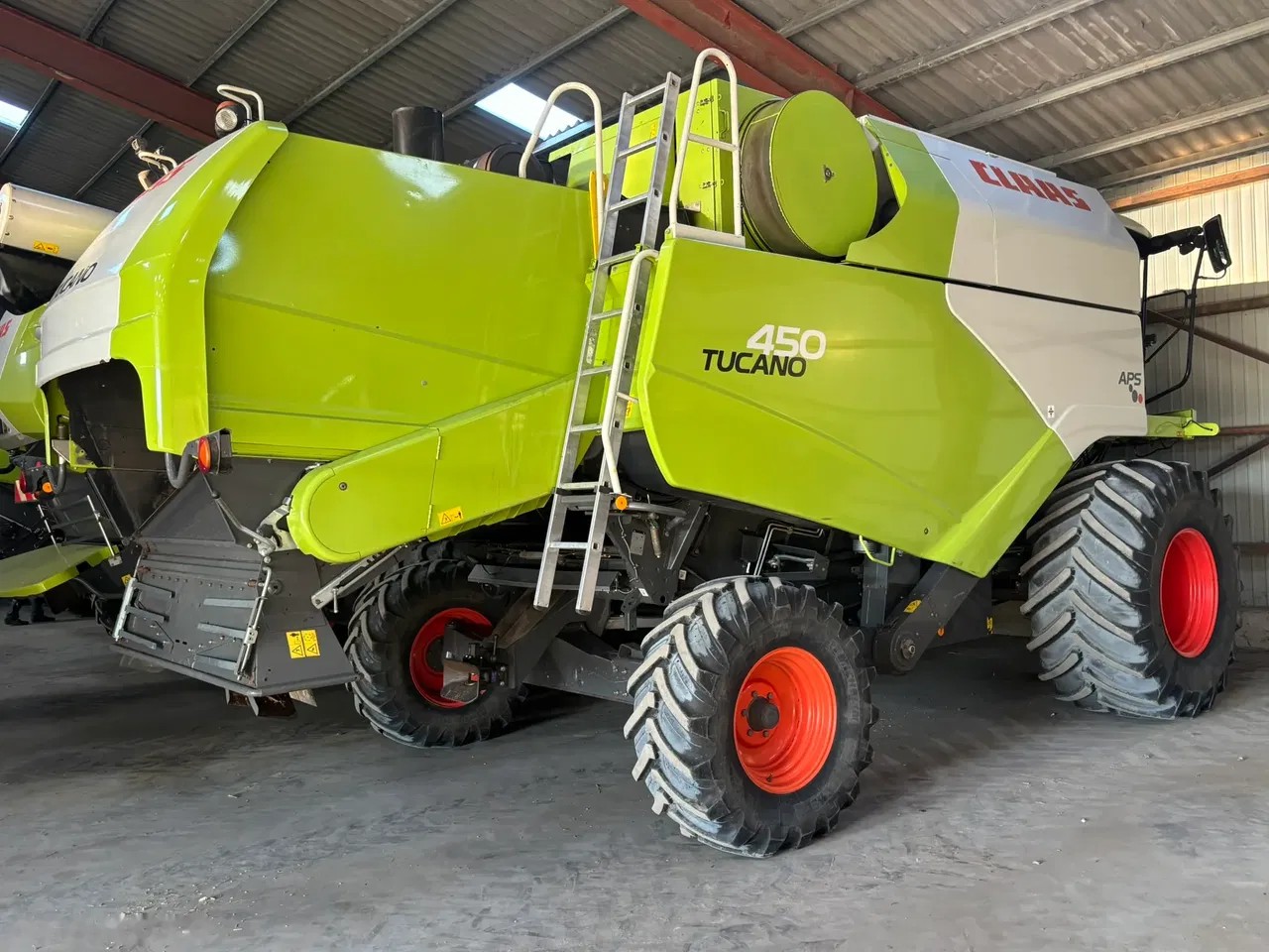 2009 Claas Tucano 450, 2 500 mth, dovoz Skladom v EÚ — foto 1 z 18 2009 Claas Tucano 450, 2 500 mth, dovoz Skladom v EÚ — foto 1 z 18