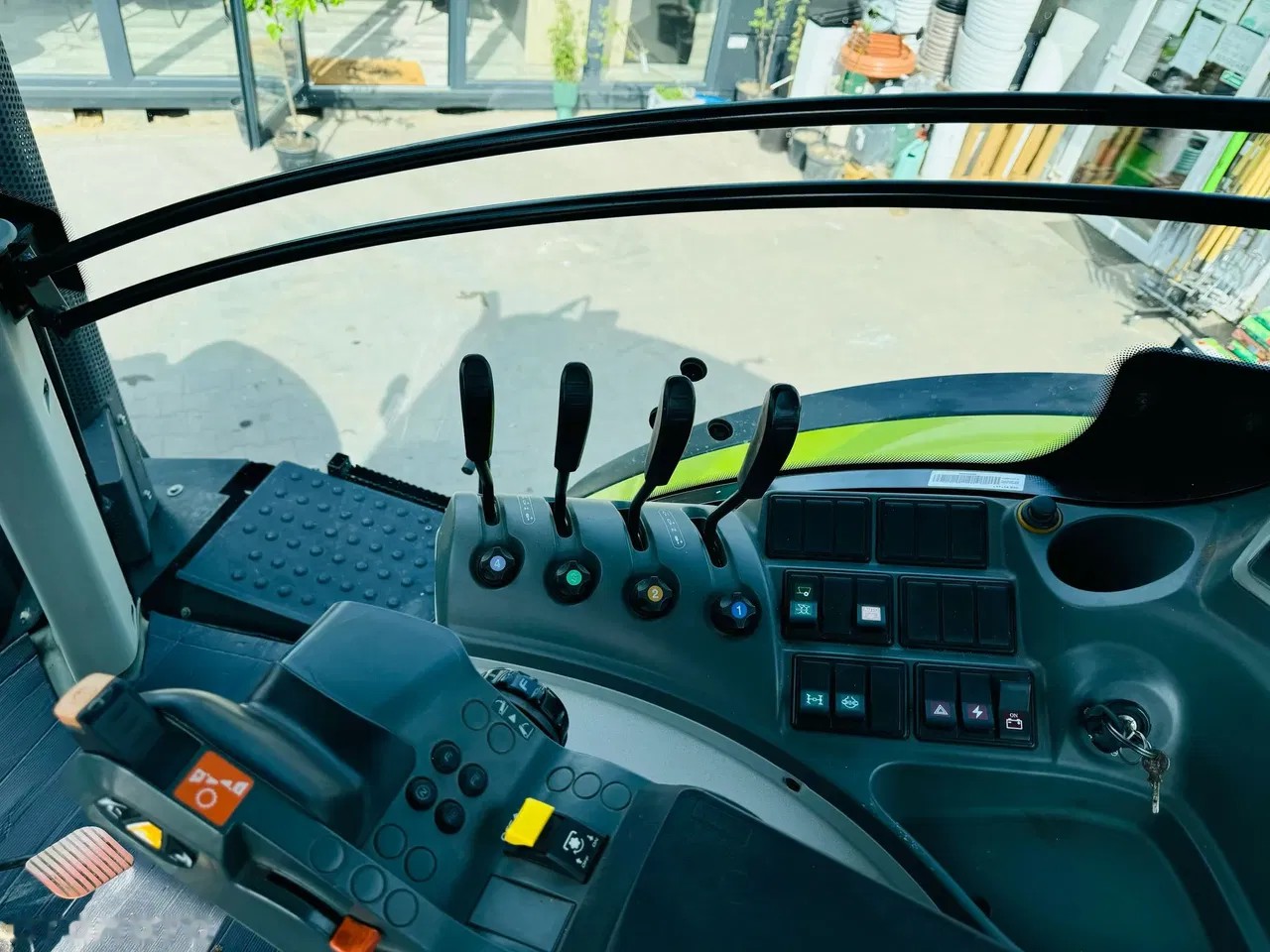 2015 Claas Axion 840, 4 383 mth, dovoz Skladom v EÚ — foto 16 z 23