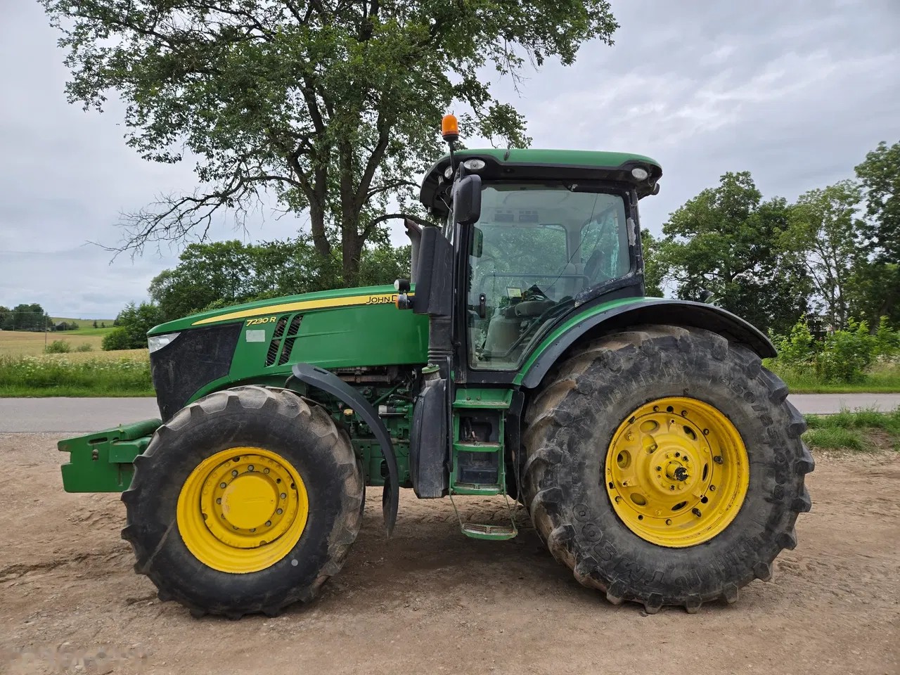 2011 John Deere 7230R, dovoz Skladom v EÚ — foto 3 z 8