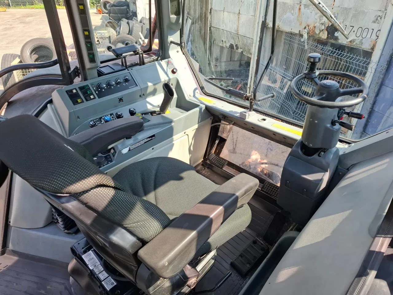 2001 Valtra 8550, 15 202 mth, dovoz Skladom v EÚ — foto 13 z 22